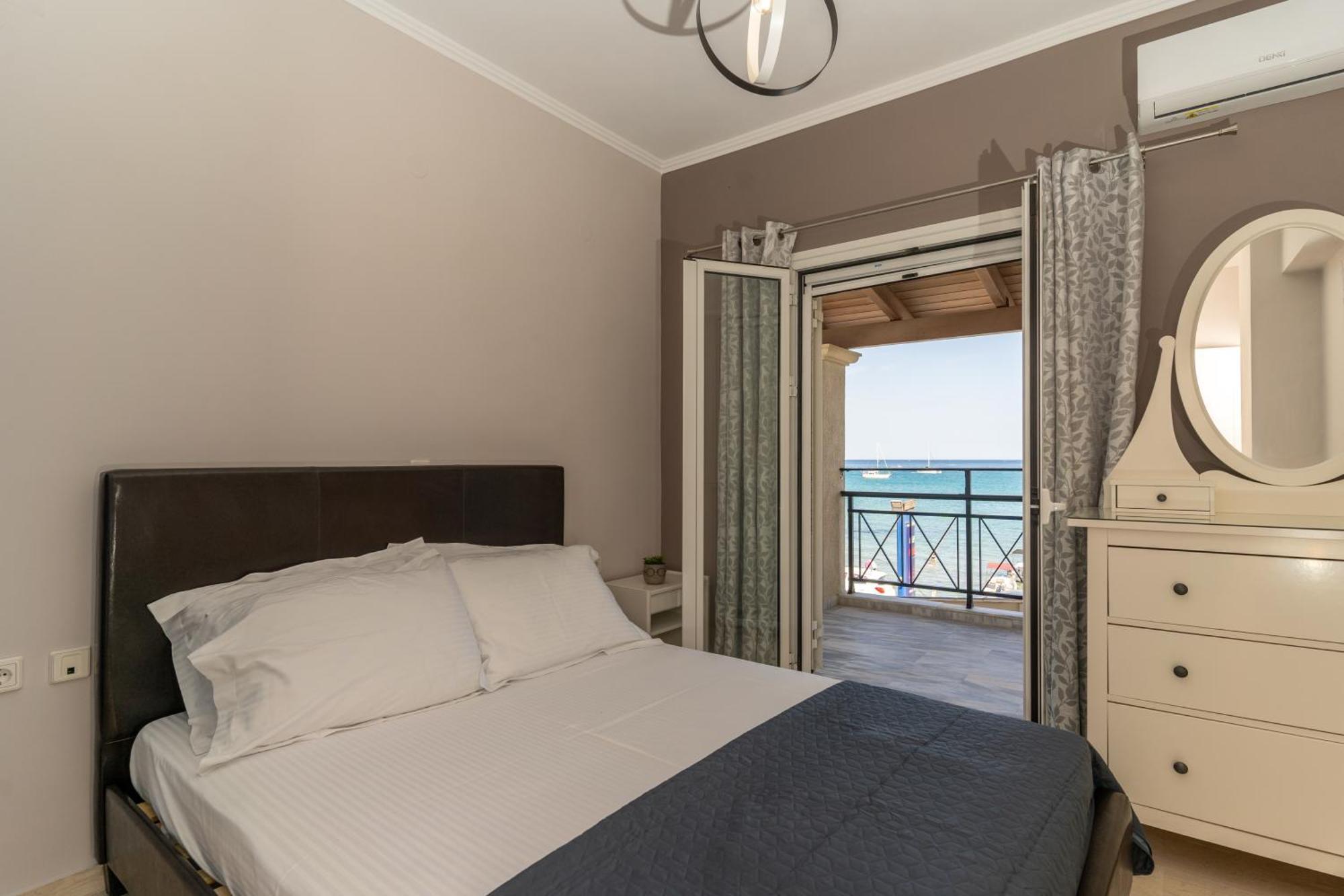 George Beachfront Apartments Lithakia  Esterno foto